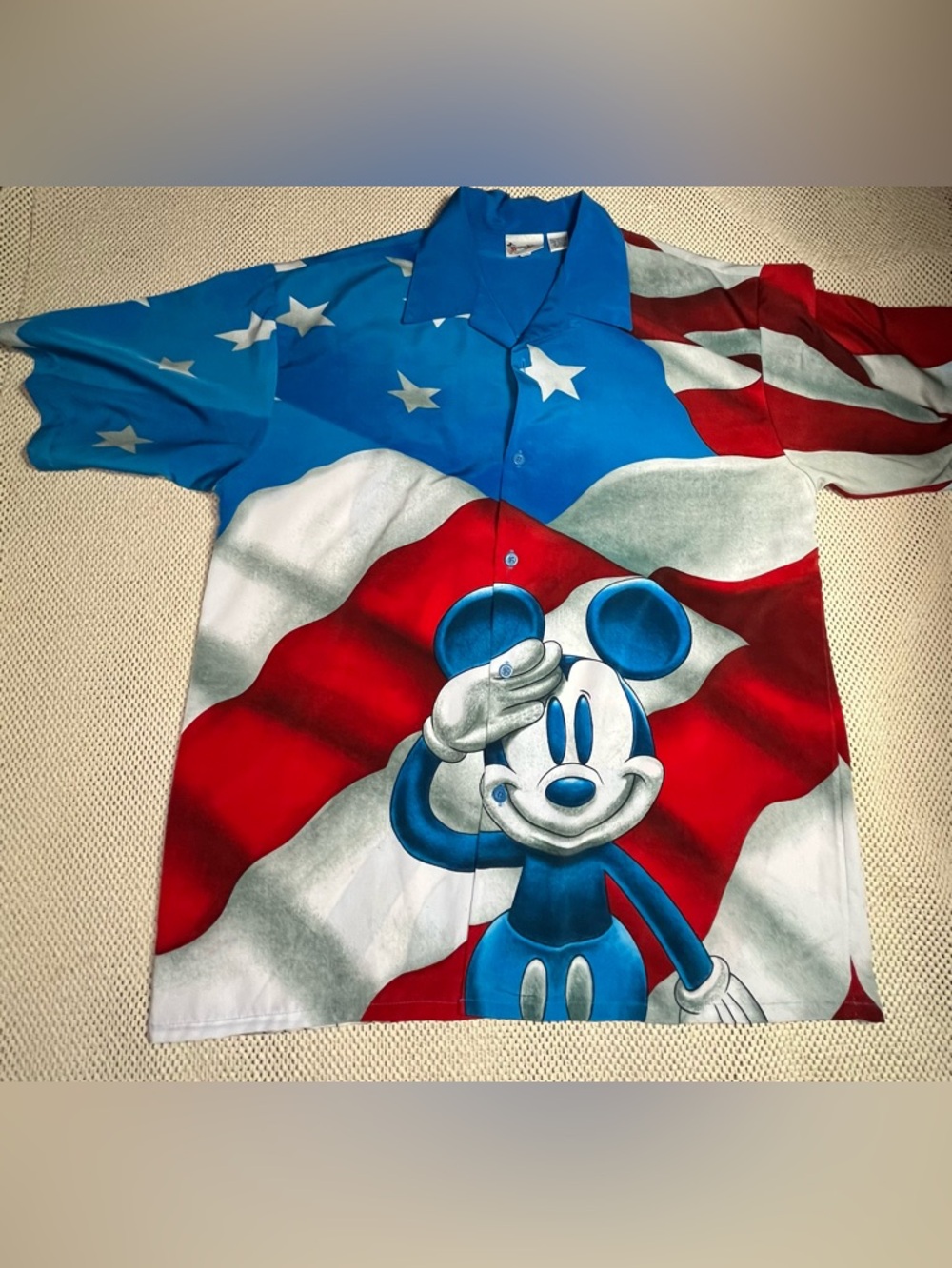 Men's Vintage Walt Disney World Mickey Mouse Salute USA Flag
Button Up size XXL